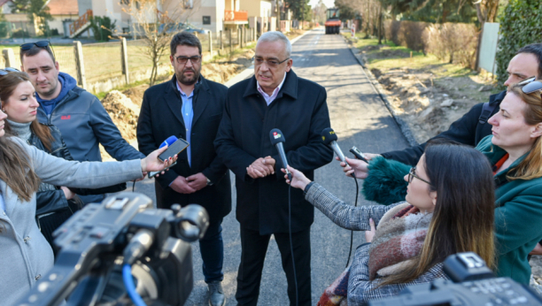 Gradonačelnik Bakić obišao radove na izgradnji kolovoza u Cvetnoj ulici na Paliću