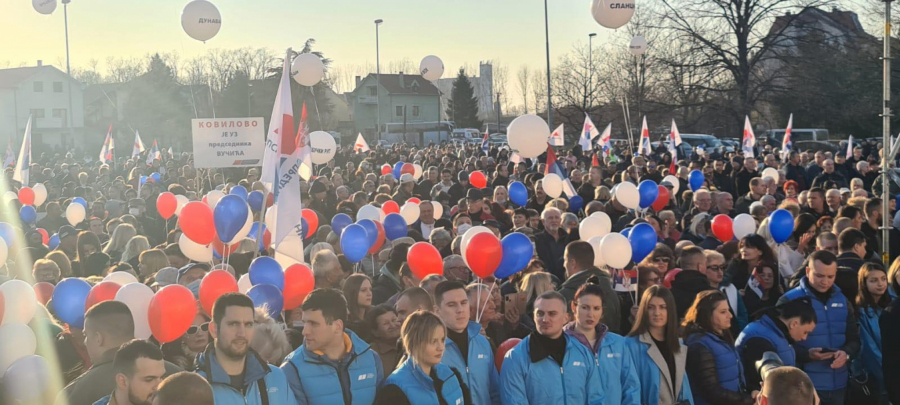 PODRŠKU DAO I ČUVENI FUDBALER Vučić održao veliki miting u Padinskoj Skeli: Narod 3. aprila treba da bira one koji grade, a ne one koji bi da ruše (FOTO/VIDEO))