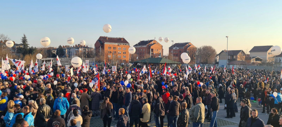 PODRŠKU DAO I ČUVENI FUDBALER Vučić održao veliki miting u Padinskoj Skeli: Narod 3. aprila treba da bira one koji grade, a ne one koji bi da ruše (FOTO/VIDEO))