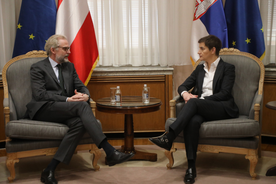 ODNOSI SRBIJE I AUSTRIJE NA UZLAZNOJ PUTANJI Premijerka Brnabić primila u oproštajnu posetu ambasadora Luterotija (FOTO)