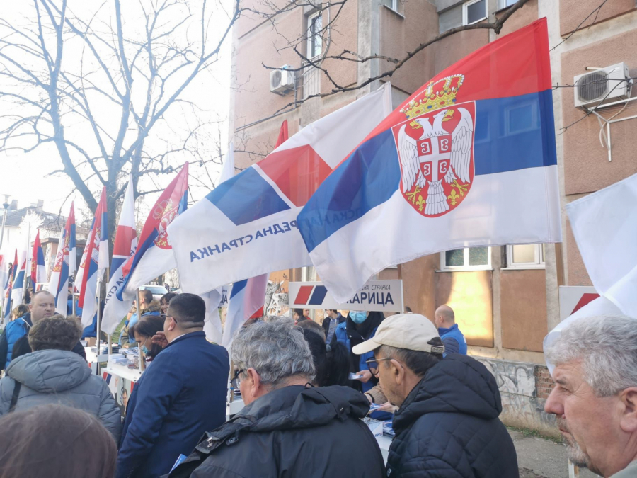 VELIKI MITING SNS U ŽELEZNIKU Ana Brnabić: Vučić nije mogao da dođe, ima odlučujući sastanak sa kosovskim Srbima