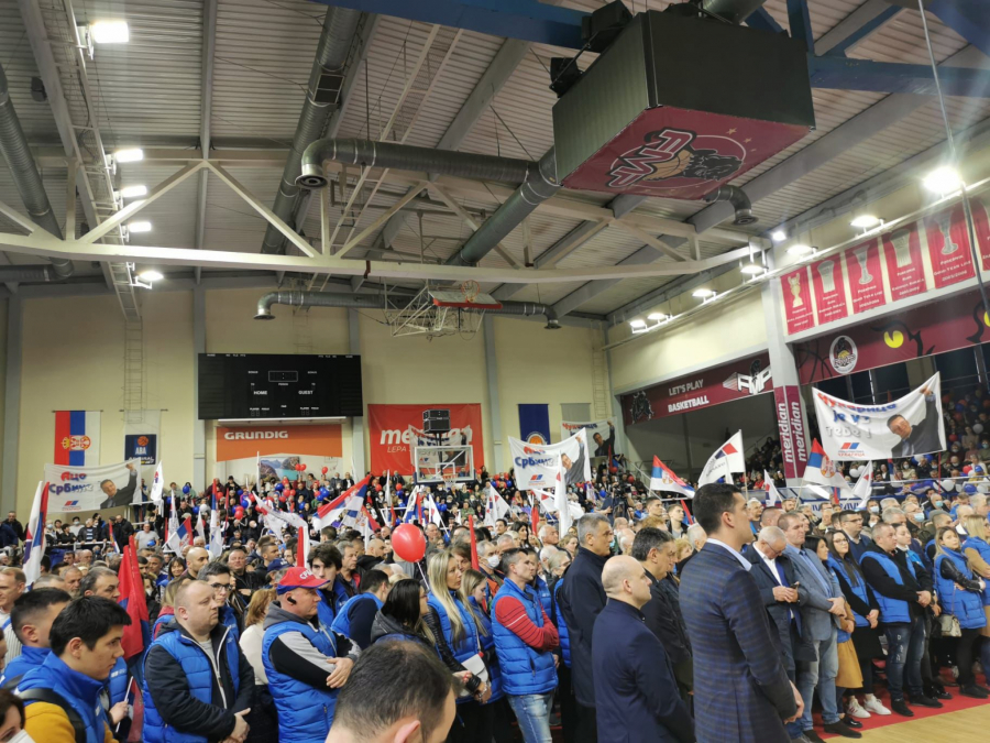 VELIKI MITING SNS U ŽELEZNIKU Ana Brnabić: Vučić nije mogao da dođe, ima odlučujući sastanak sa kosovskim Srbima