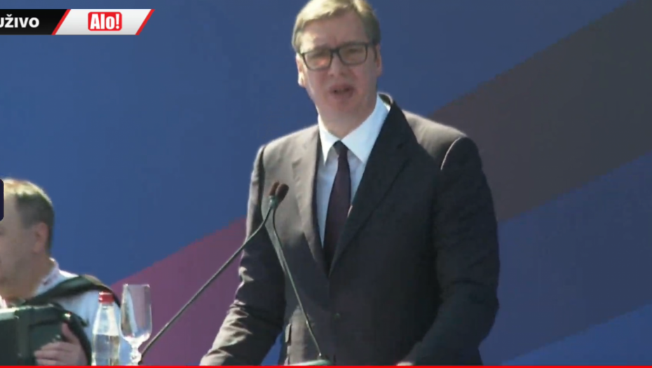 PREDSEDNIK U KRUŠEVCU Vučić otkrio spomenik "Đeneralu": Srbija nikada neće zaboravljati svoje junake! (FOTO/VIDEO)