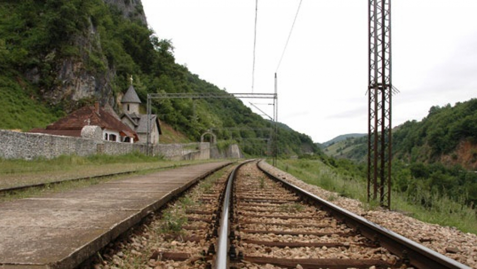 MANASTIR KUMANICA - SVETO MESTO Nepokretna prenoćila na ruševinama hrama, a ujutru prohodala