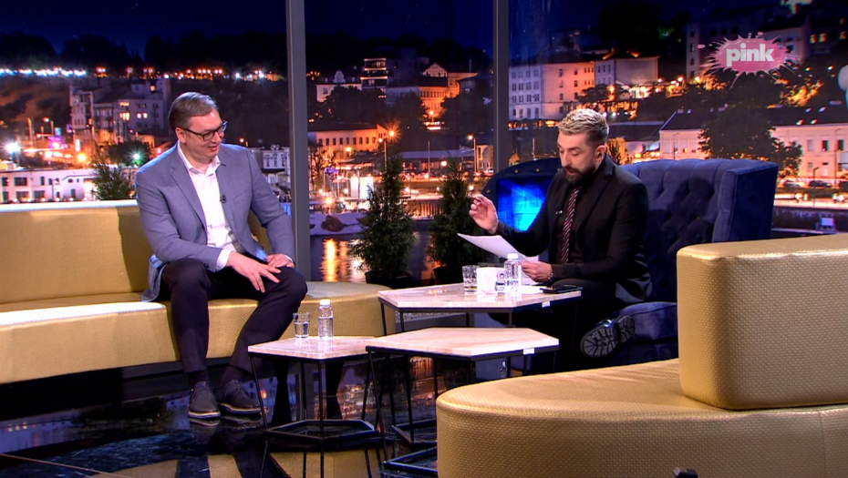 PREDSEDNIK U EMISIJI AMI G SHOW Vučić demonstrirao ogromno znanje: Znam svaku opštinu u Srbiji! (FOTO/VIDEO)