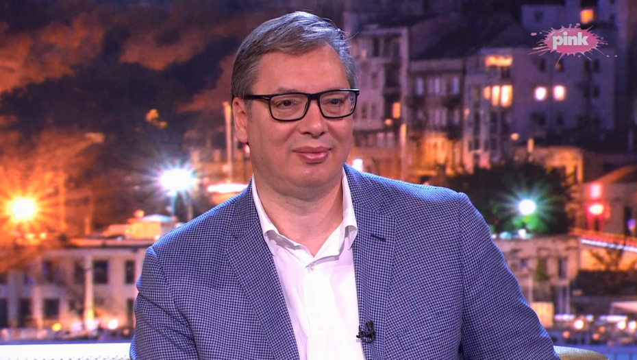 NA POKLON ĆE JE DOBITI JEDAN ČOVEK! Evo šta će biti sa omiljenim duksom predsednika Vučića