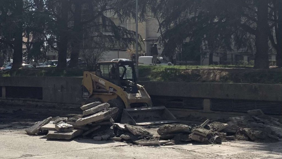 VELIKA AKCIJA NA PREDLOG GRAĐANA Sanacija parkinga, trotoara i protivpožarnih puteva na Voždovcu (FOTO)