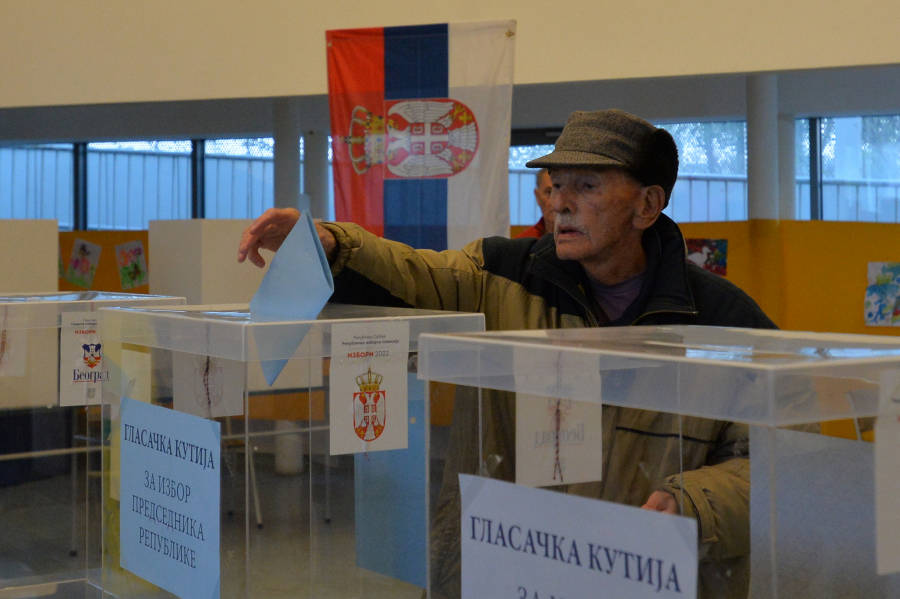 SRBIJA DONOSI ODLUKU Zatvorena birališta! Jezive pretnje naprednjacima, napadnut poslanik SNS (FOTO/VIDEO)