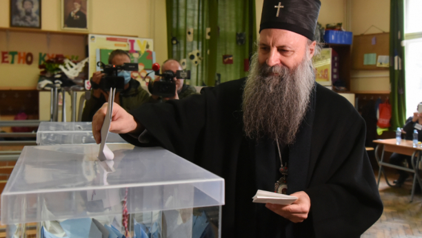 GLASAO PATRIJARH PORFIRIJE Građansku dužnost obavio u Starom Gradu (FOTO)