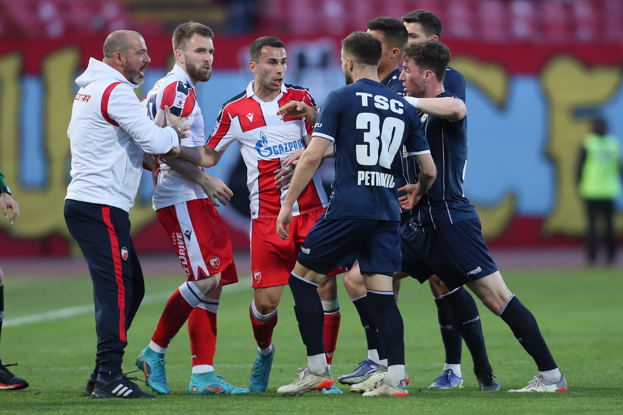 ZVEZDA UBEDLJIVO DO POLUFINALA! Benov ples za nastavak pohoda ka odbrani titule! (VIDEO)