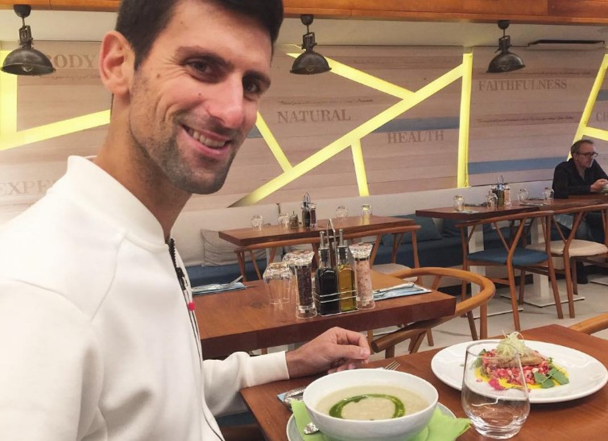 NOVAK OTKRIO RECEPT ZA PORODIČNI NAPITAK Svako jutro Đokovići jedu ovu namirnicu, koja jača pluća i kosti, usporava starenje