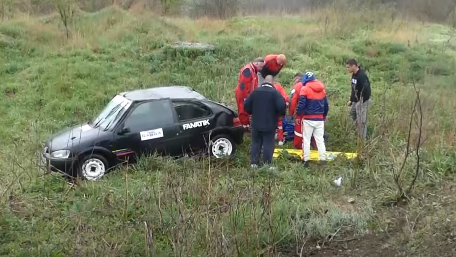 STRAVA I UŽAS U ZAJEČARU Devojku koja je sudila na auto trci pokosio jedan od učesnika! (VIDEO)