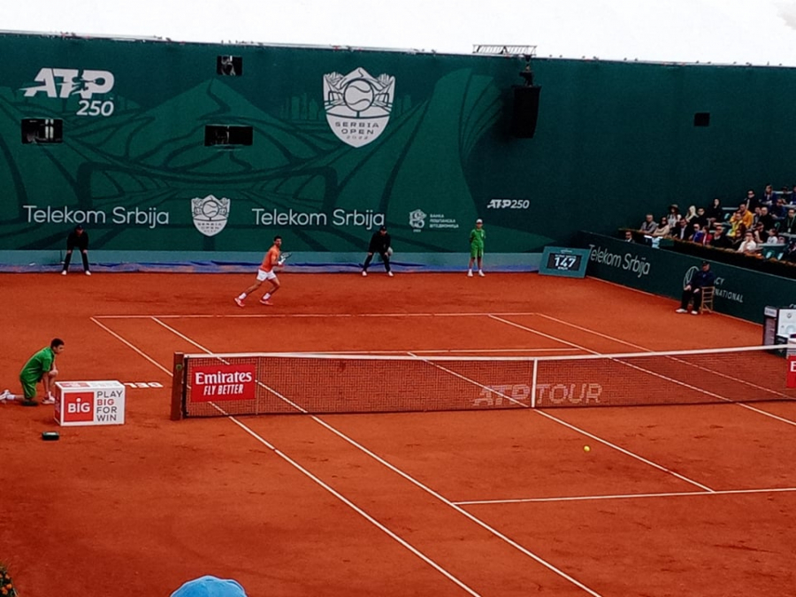 NOVAK U POLUFINALU Đoković preokretom protiv Kecmanovića stigao među četiri najbolja na Srbija Openu