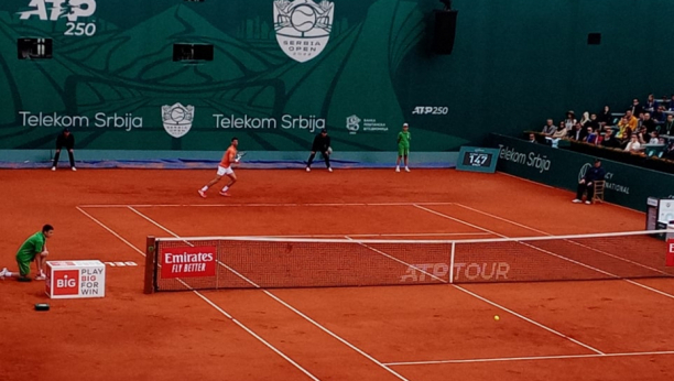 SRPSKI DERBI NA DORĆOLU Kada je Novak u velikom problemu, tu je publika da ga podigne