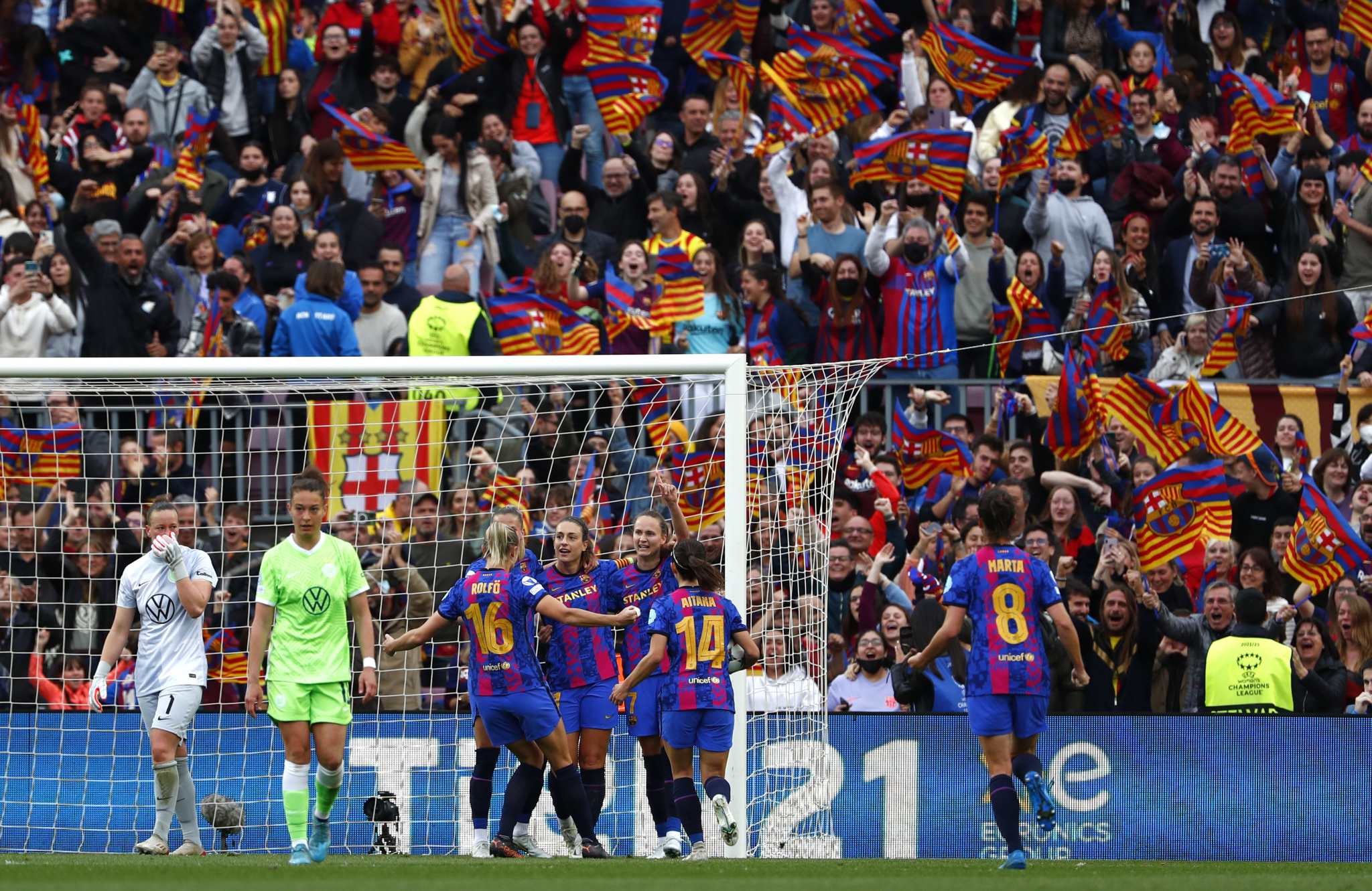 (PONOVO) PAO SVETSKI REKORD Fudbalerke Barselone gledalo više od 90.000 ljudi, one petardom najavile finale Lige šampiona (FOTO)