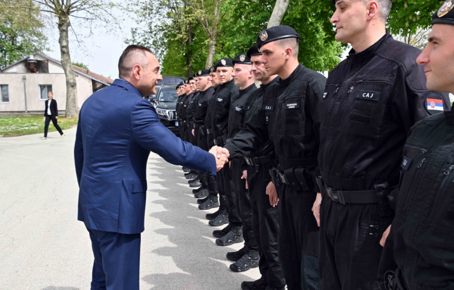 MINISTAR VULIN U BAZI SAJ-A NA USKRS PORUČIO: Nijedan Srbin nikada neće ostati bez pažnje svoje države