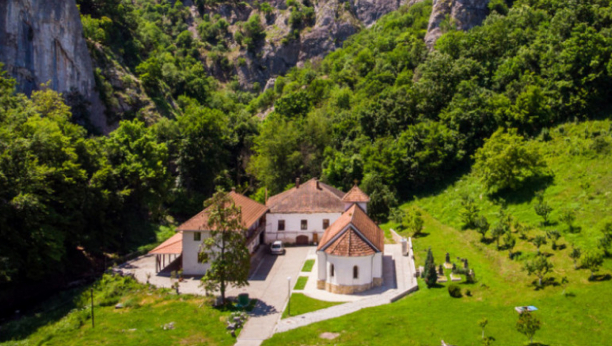 VEKOVIMA RUŠEN I OBNAVLJAN U vrletima Homoljskih planina nalazi se svetinja poznata po neverovatnim misterijama i nedirnutoj prirodi