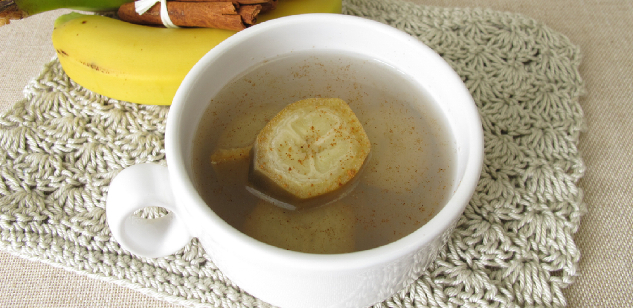 Banana tea. Диета на бананах и зеленом чае. Banana Peel Tea. Банановый чай с чем помогает. Как сделать чай из кожуры банана.