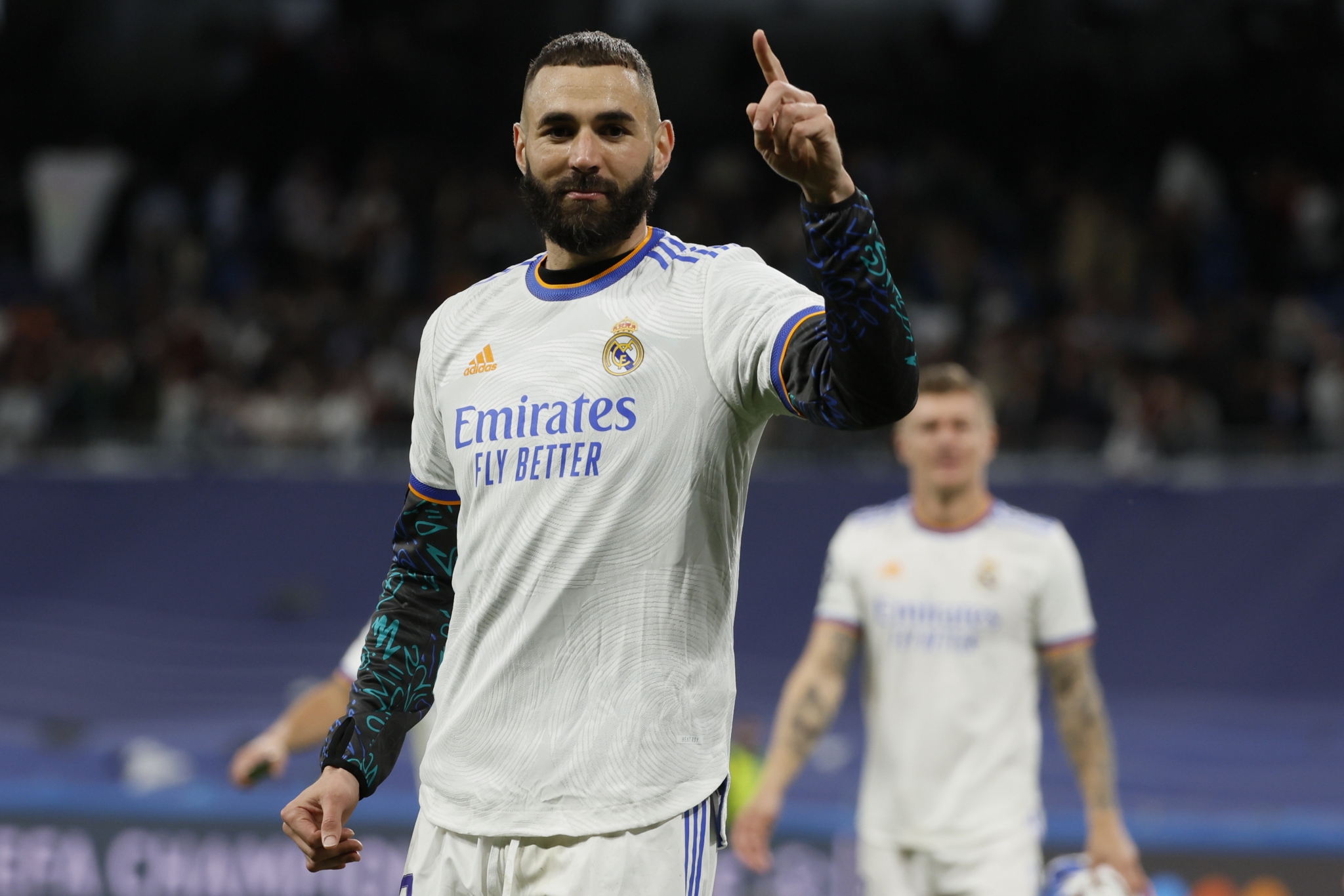 JOŠ JEDAN GOL GA DELI OD VELIKOG USPEHA Benzema pogotkom protiv Mančester sitija stigao Roberta Levandovskog