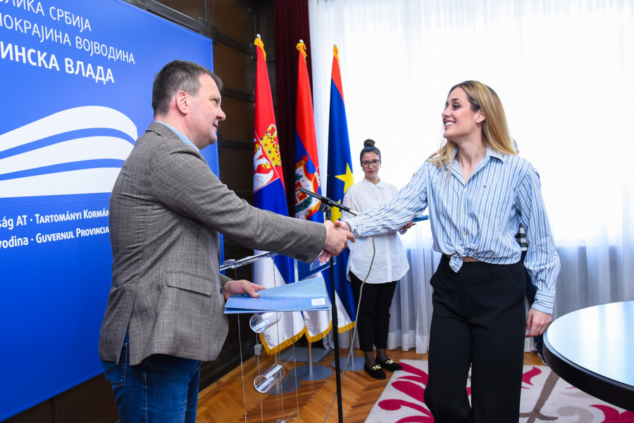 Najbolji diplomirani studenti u Vojvodini na plaćenoj stručnoj praksi u pokrajinskim institucijama (FOTO)