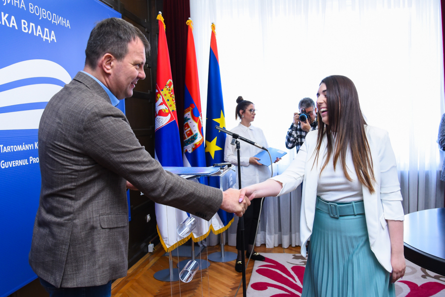 Najbolji diplomirani studenti u Vojvodini na plaćenoj stručnoj praksi u pokrajinskim institucijama (FOTO)