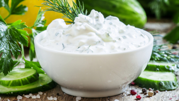 RECEPT SA SAVRŠENU TZATZIKI SALATU Otkrili smo tajnu koju kriju Grčki restorani!