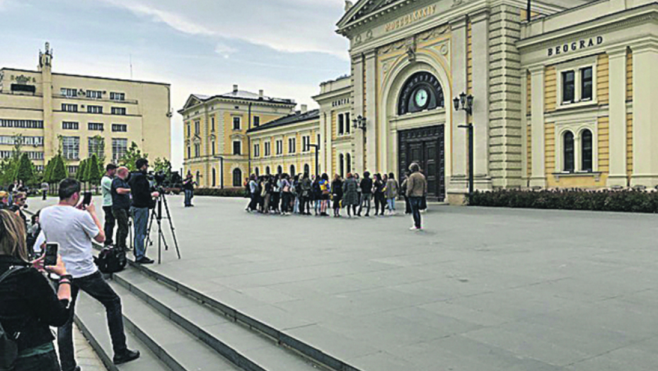 Prvi put u Srbiji! Žene naglas iskazale nezadovoljstvo životom: Vrisak u tri!