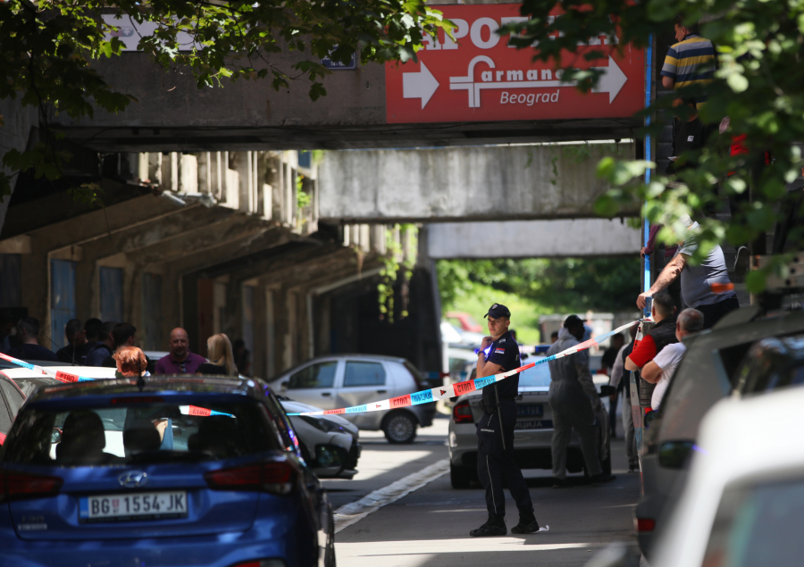 DOSTAVLJAČ HRANE IZREŠETAO VELJINOG VOJNIKA U TERETANI Brutalna mafijaška likvidacija kavčanina i navijača Rada na Banjici u Beogradu (FOTO)