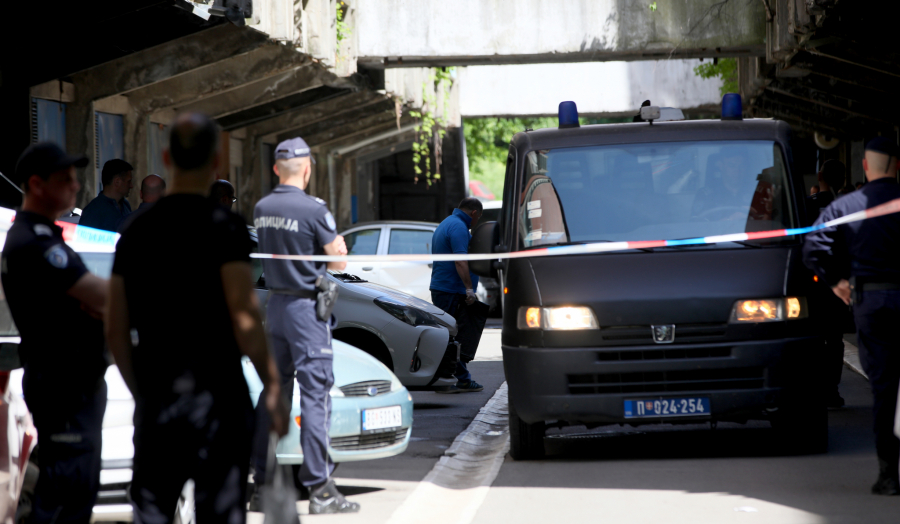 DOSTAVLJAČ HRANE IZREŠETAO VELJINOG VOJNIKA U TERETANI Brutalna mafijaška likvidacija kavčanina i navijača Rada na Banjici u Beogradu (FOTO)