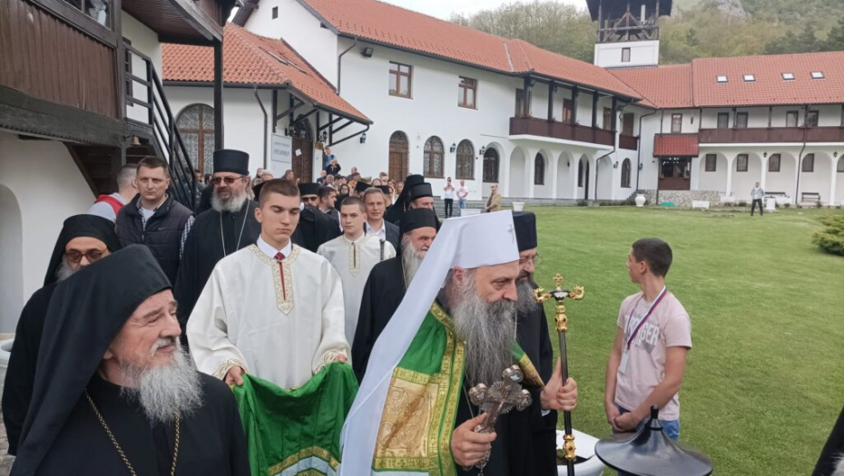 NA DANAŠNJI DAN TURCI SU SPALILI MOŠTI SVETOG SAVE Patrijarh Porfirije služi Svetu Arhijerejsku Liturgiju u manastiru Mileševa (VIDEO)