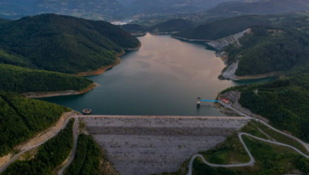 TIRKIZNI BISER VALJEVSKOG KRAJA Jezero koje u sebi skriva veliku svetinju, mnogi se i dan danas bune zbog toga!