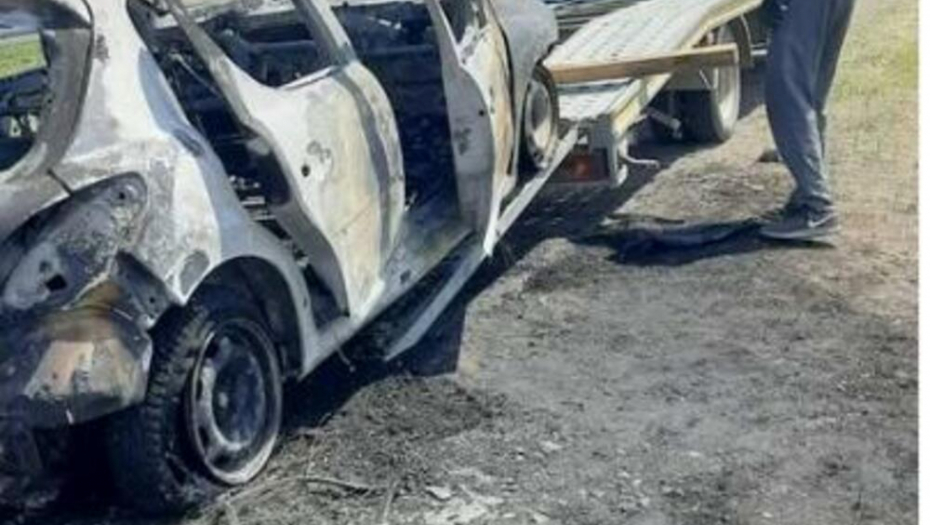 JOŠ JEDAN AUTOMOBIL IZGOREO NA SRPSKIM PUTEVIMA Od njega ostalo ništa (FOTO)