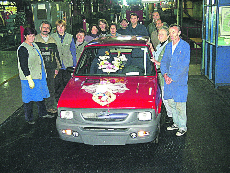 (NE)ZABORAV Kragujevačka Zastava se ponovo zavijorila na Sajmu automobila u Beogradu ali je vetar slab: Jugići i stojadini u voznom stanju