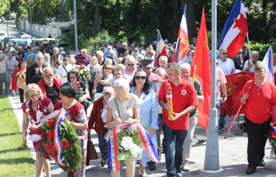 PRE BISMO OŽIVELI TITA NEGO RODITELJE! Posle 35 godina štafeta mladosti je nošena od Vardara do Triglava (VIDEO)