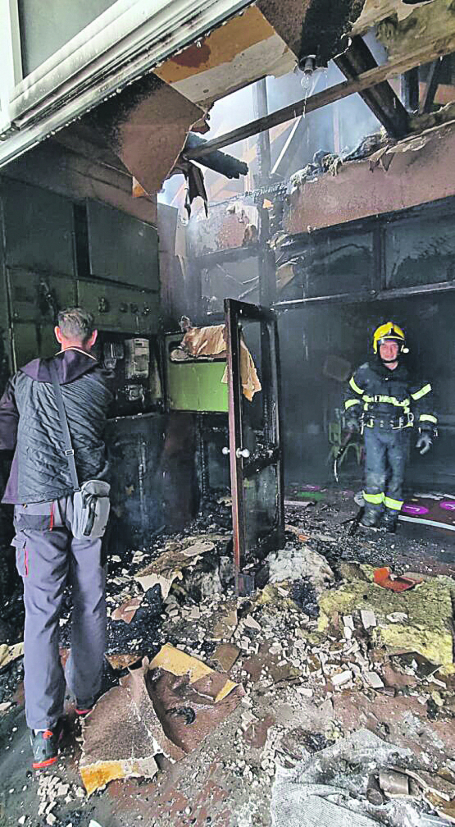 STRAŠNO NEVREME POGODILO DELOVE SRBIJE Udar groma zapalio vrtić i kuću (FOTO)