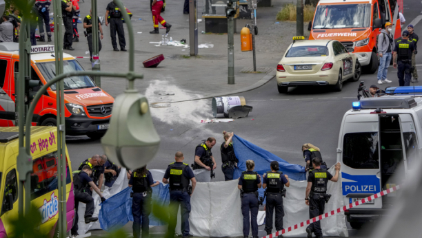 TELA SU SVUDA, UŽASNO JE Slike strave iz Berlina, prvi snimci napada (FOTO/VIDEO)