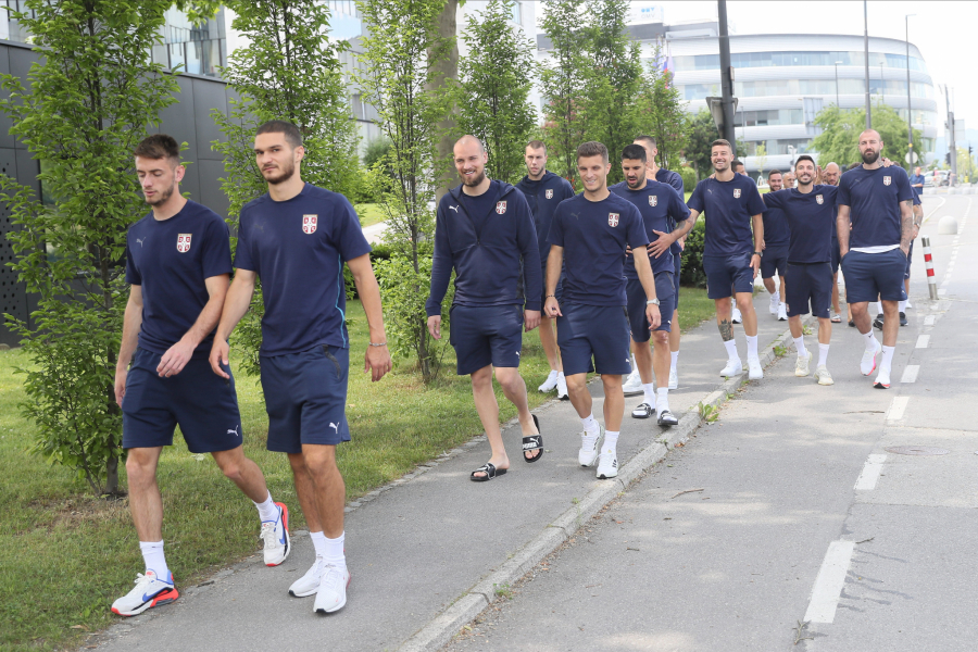 ITALIJANI BRUJE O POVREDI VLAHOVIĆA Da li Srbija treba da strahuje pred Mundijal?