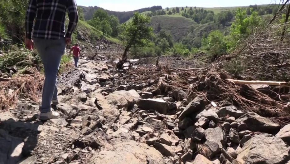 KROZ POŽEGU KAO DA JE PROŠAO TORNADO Pogledajte apokaliptične scene nakon nezapamćenog nevremena (FOTO)