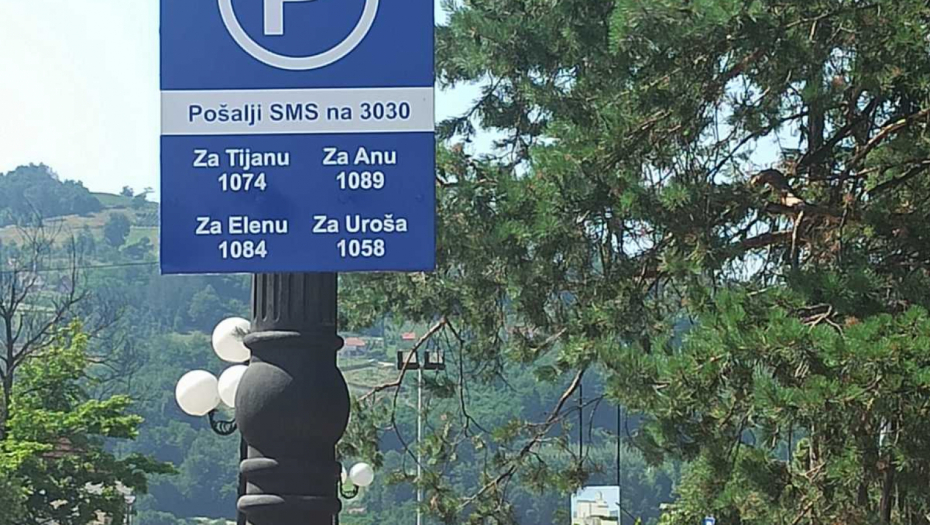 SVAKA ČAST NA HUMANOM GESTU U Arilju postavljene jedinstvene table za parking