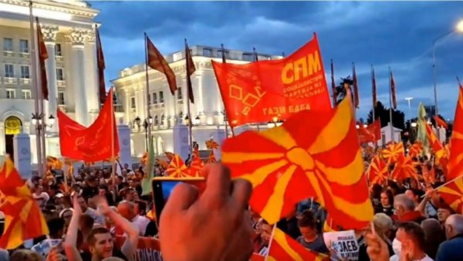 NOVI PROTEST U SKOPLJU Demonstranti gađali zgradu vlade