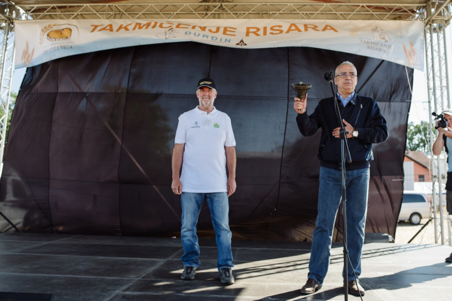 GRADONAČELNIK BAKIĆ OTVORIO TAKMIČENJE RISARA: Manifestacija koja vraća u prošlost i oslikava kako su preci radili ovaj težak posao (FOTO)