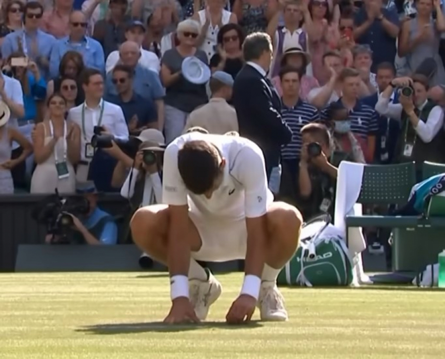 NOVAK PONOVO KRALJ VIMBLDONA Šampioni poput Đokovića retko kad puštaju nekog iz svojih klješta, prenose nemački mediji