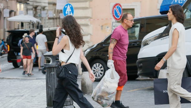 SVE OČI SU BILE UPRTE U ĆERKU MONIKE BELUČI: Godinama je Devu krila od javnosti, sada je zablistala na reviji, mnogi kažu da je lepša od majke