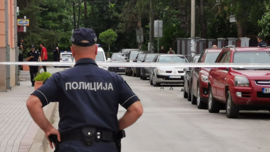 DRAMA U UŽICU! PLJAČKA KAO NA FILMU Upao u zlataru sa pištoljem i tražio pare, evo kako ga je savladao vlasnik objekta