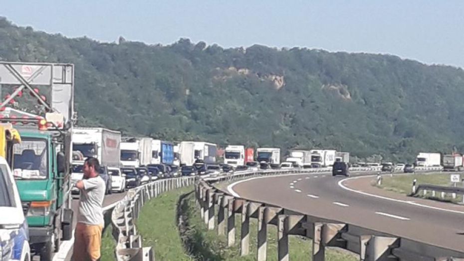 DRAMA SA TRAGIČNIM KRAJEM Holandski kamiondžija preminuo na auto-putu Beograd - Niš