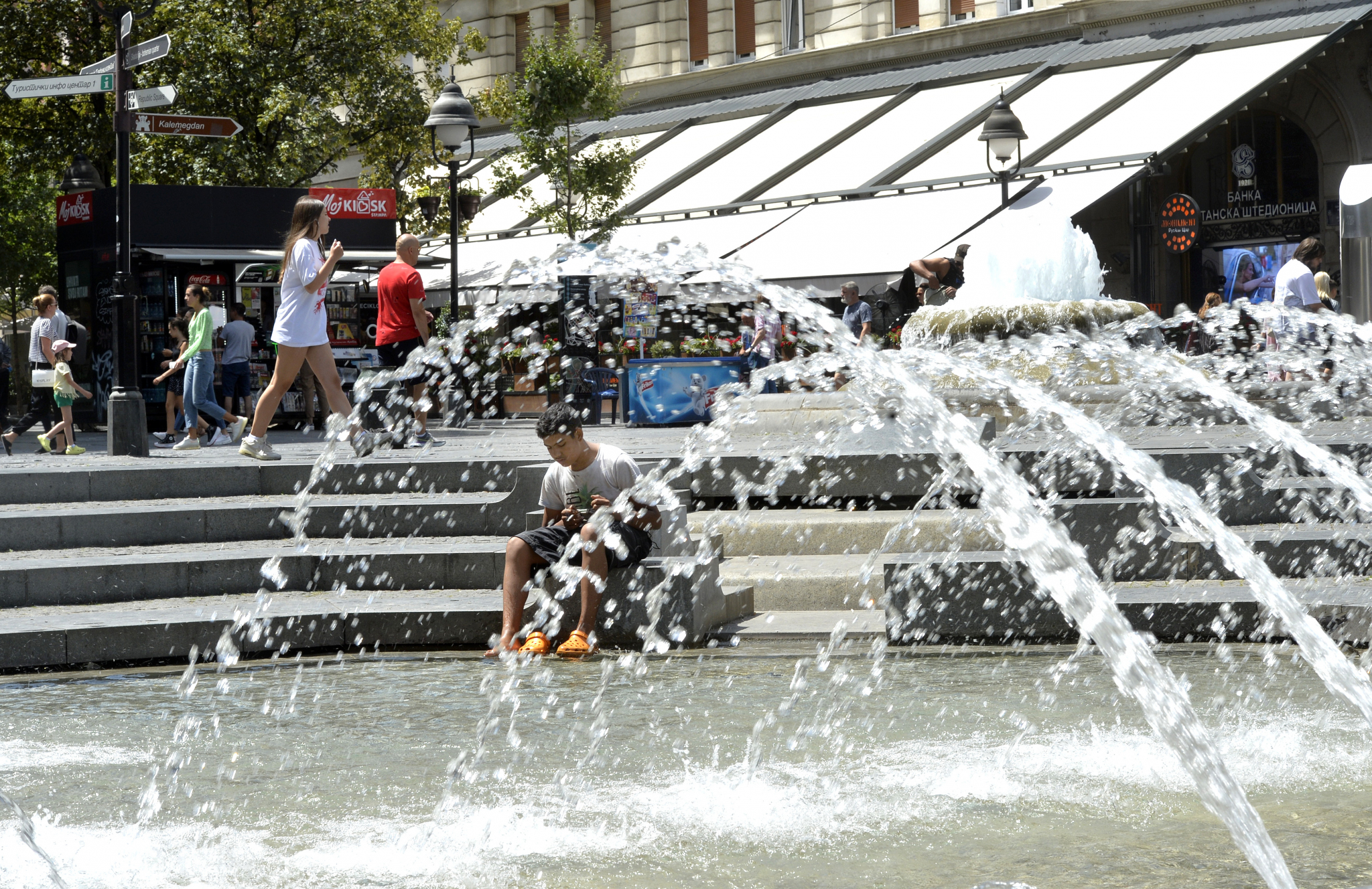 TOPLOTNI PAKAO, KUVANJE NA PLUS 40 Od srede temperature će biti iznad proseka za ovo doba godine