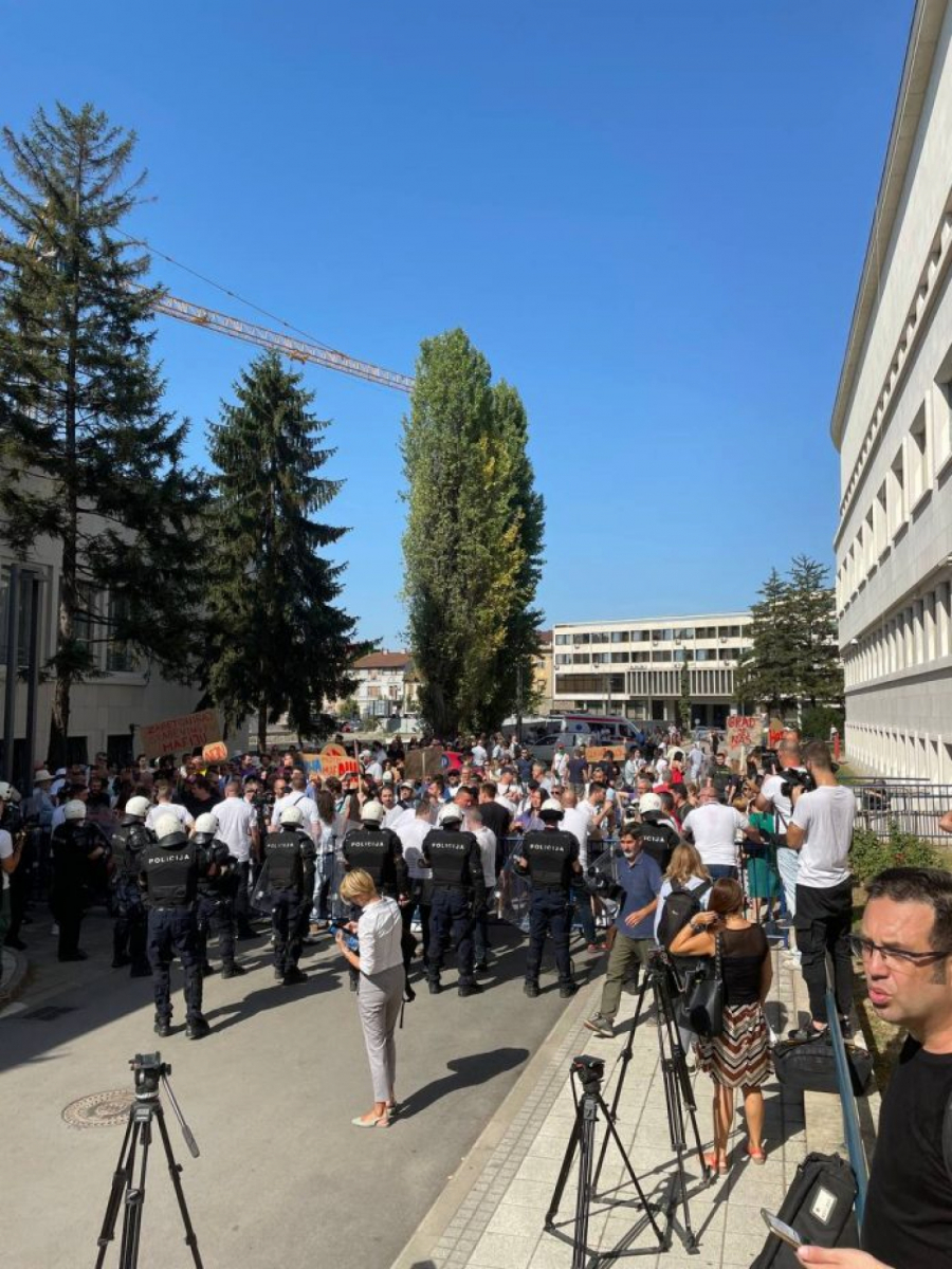 SAD JE SVIMA SVE JASNO! Stručnjaci ocenili: Učesnici protesta u Novom Sadu su nasilnici kojima je jedini cilj rušenje insitucija i izazivanje nereda