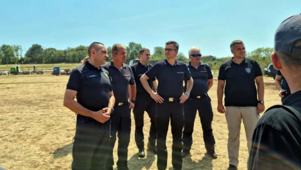 MINISTAR VULIN OBIŠAO PRIPADNIKE MUP-A SRBIJE U SLOVENIJI Srbija spremna da pomogne (FOTO/VIDEO)