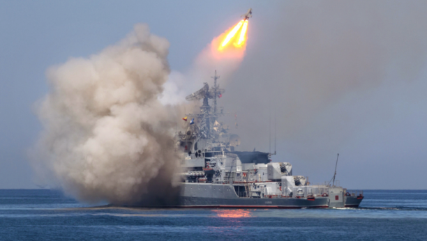 GORI MORE Ruski ratni brod u plamenu (FOTO)