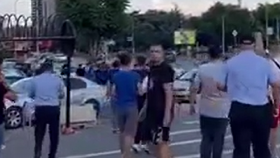 HAOS U SKOPLJU Albanci masovno napali Šveđane, intervenisala policija (VIDEO)